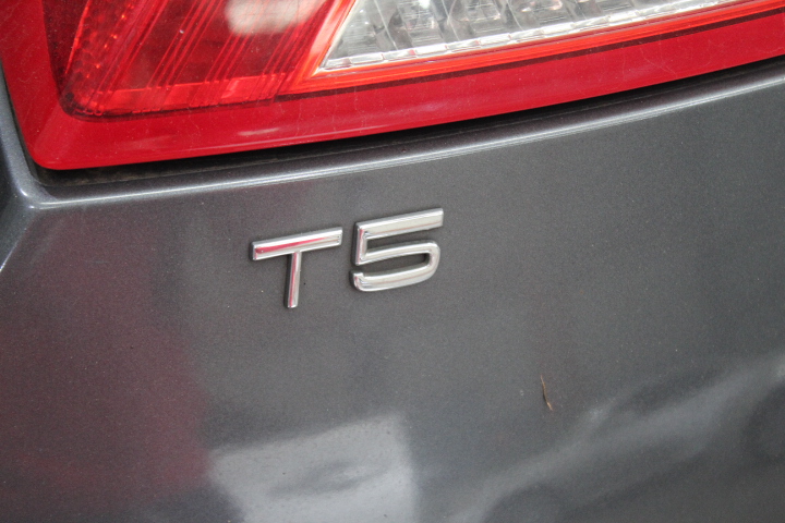 SIGNATURE Box of 640pc Flushable Wipes (10 x 64ct). NB: Damaged packaging.