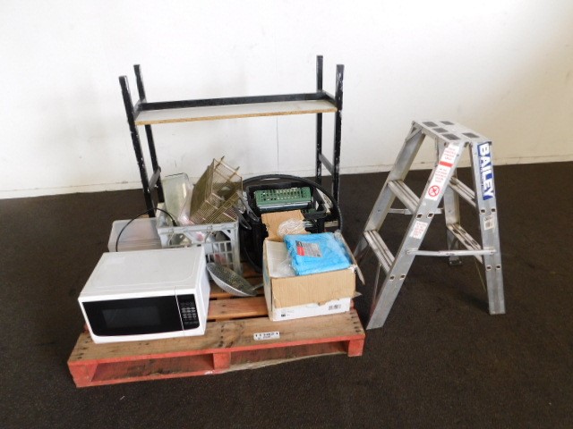 Crocs Unisex Adult Limited Collaboration Clog, Line Friends, US M9W11