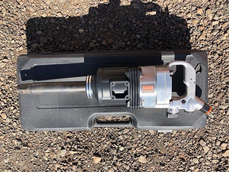 BUNDLE: Nike Adult Hyperdiamond 4 Pro Metal Fastpitch Softball Cleats Black