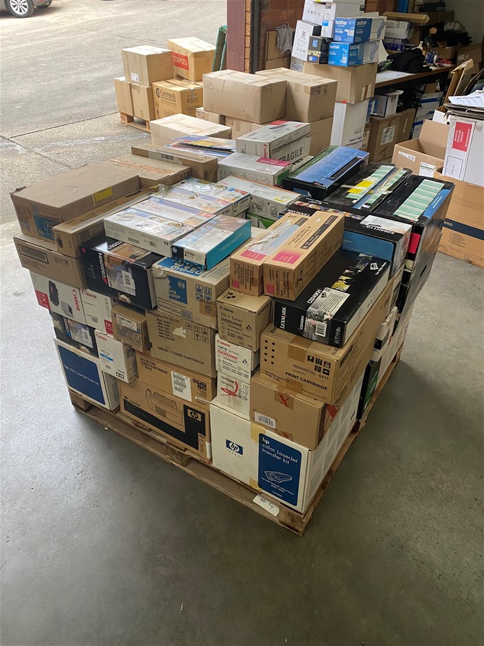 Funko DC Comics - Cyborg Pop Enamel Pin, 4 Inch