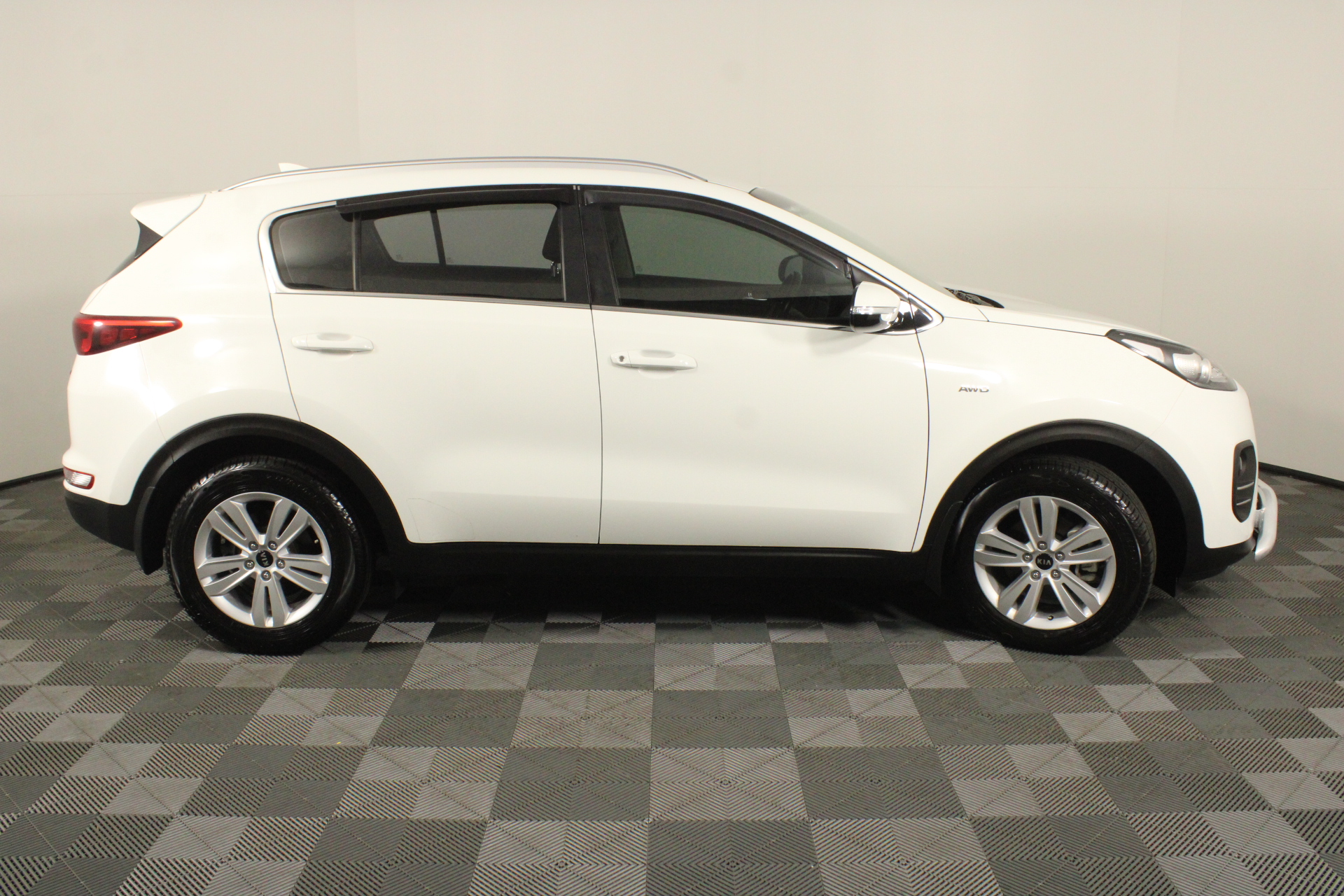 9K WHITE GOLD 0.10ct HI I1 DIAMOND CLAW PENDANT