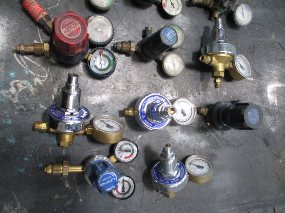 9K Yellow Gold FACETED SKY BRACELETUE TOPAZ RING