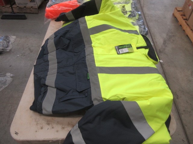 9K Yellow Gold SHELL STUD EARRINGS