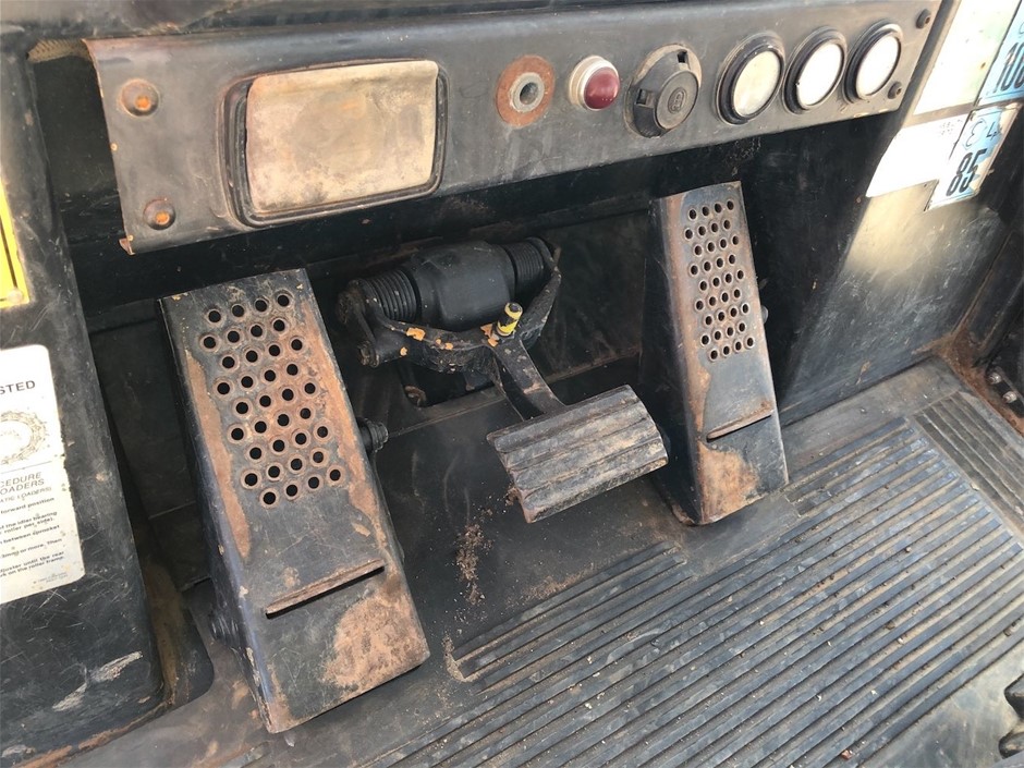 18K White Gold-Filled Cuban Link Ring with Simulated Diamonds - Size 9