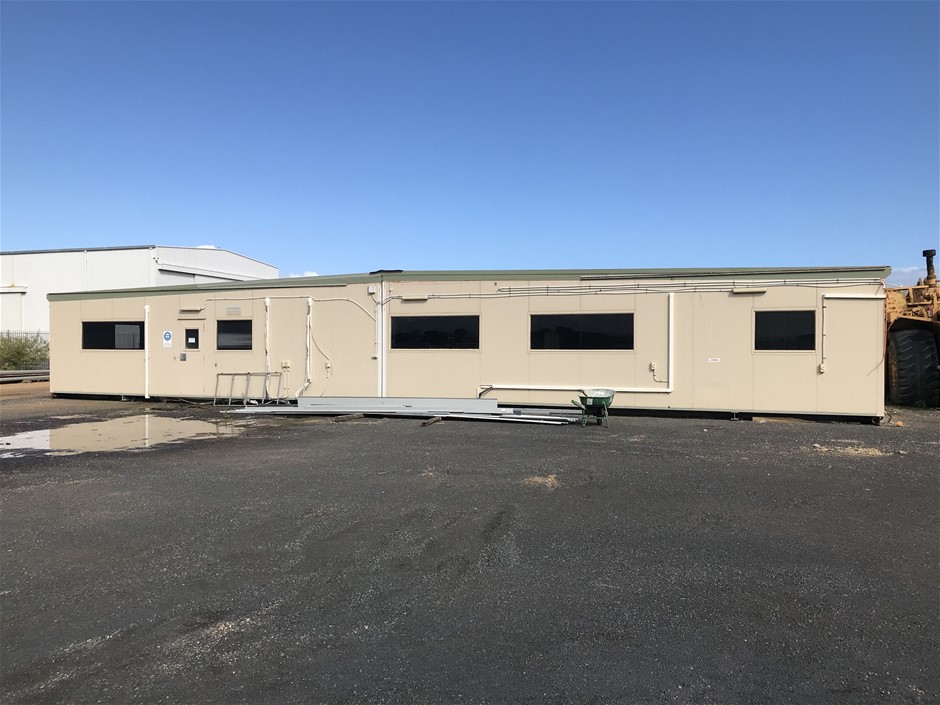 ALWAYS Pack of 76pc Ultra Thin Overnight Pads w/ Wings. N.B: Damaged packag