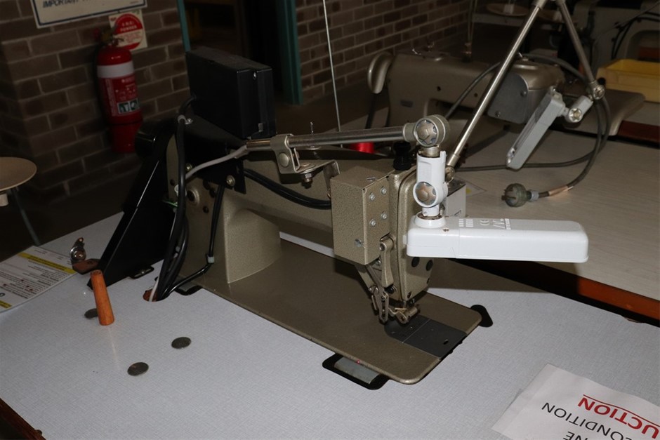 KIMBERLY-CLARK WYPALL Self-Dispensing Box of 150 Heavy Duty Cleaning Wipes,