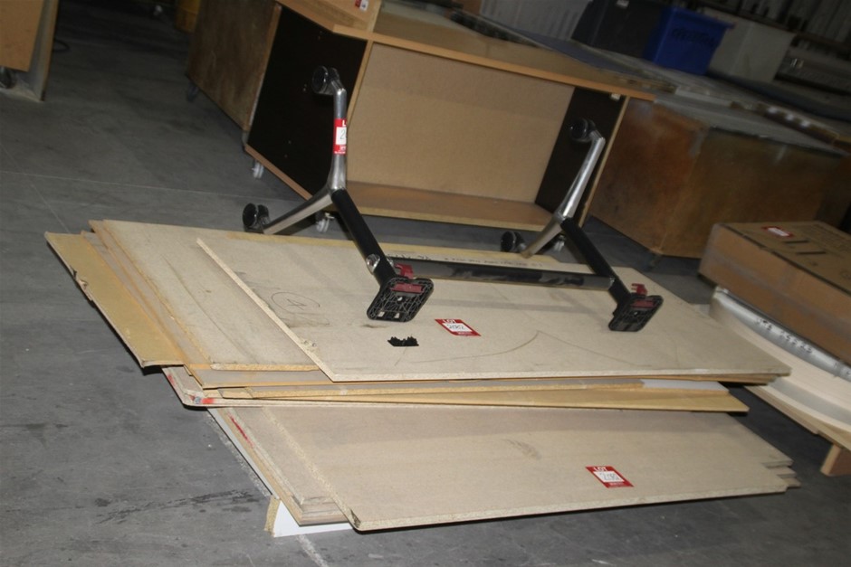 BOSTITCH 15Ga Pneumatic Bradder Finish Nailer in Blow Mould Case. NB: Has b