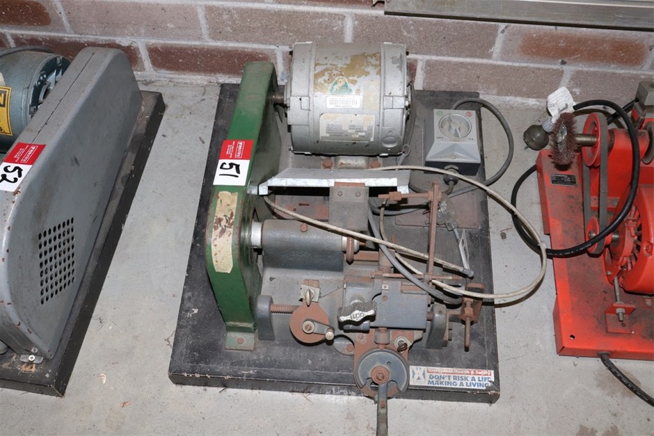 DeWALT 12V-18V Multi-Voltage Battery Charger. NB: Minor use & Not in Origin