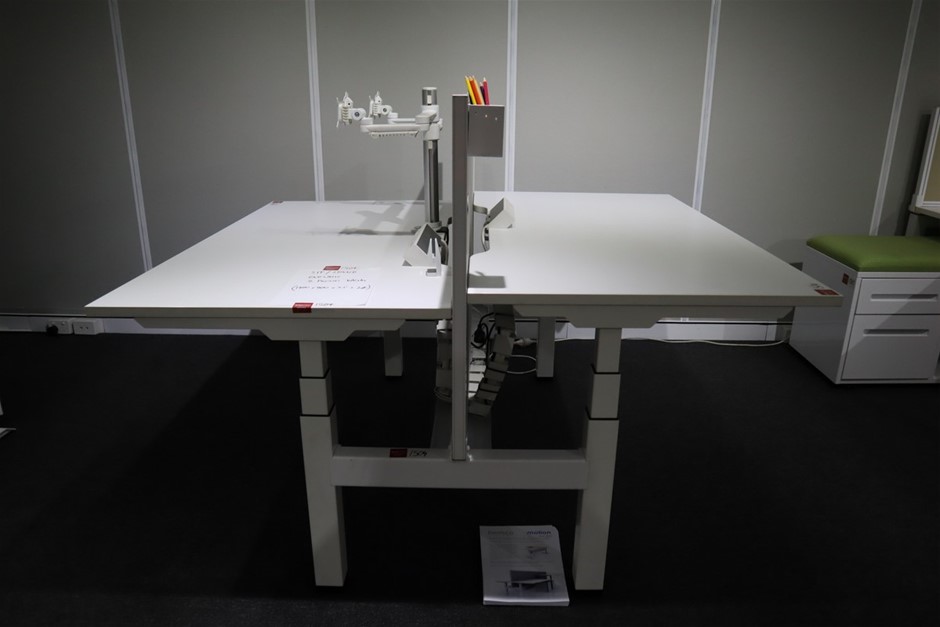 2 x 206pc Wall Plug & Wood Screw Assortment. Contents: See Image.