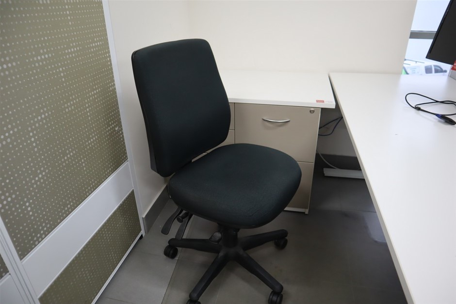 DeWALT 12V-18V Multi-Voltage Battery Charger. NB: Minor use & Not in Origin