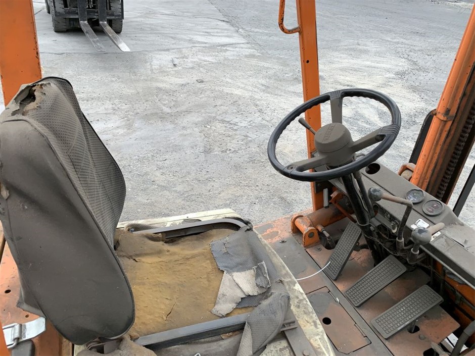 DeWALT 18V XR Li-ion Cordless LED Tripod Light - Skin Only. NB: Not Working