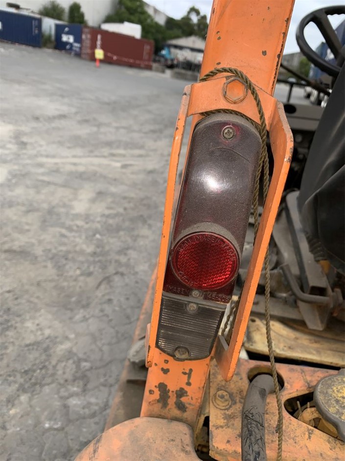 DeWALT 18V XR Li-ion Cordless 550mm (21-1/2") Hedge Trimmer - Skin Only. NB