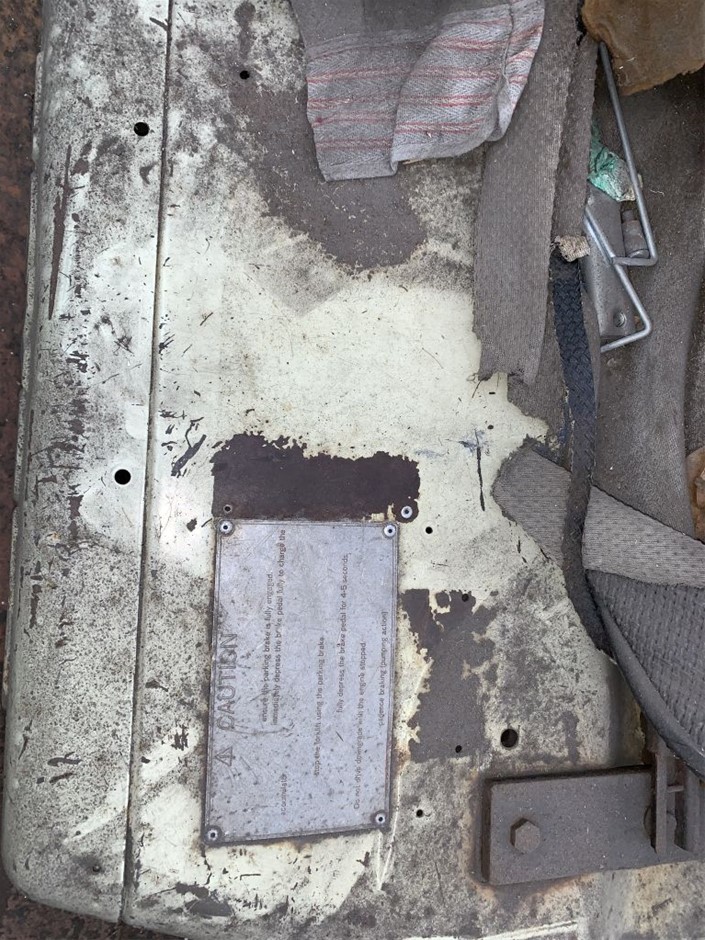 DeWALT 18V XR Li-ion Cordless Brushless 550mm (21-1/2") Pole Hedge Trimmer