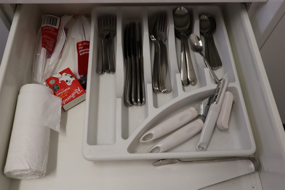 1997 Mitsubishi FM600 4 x 2 Tilt Tray Truck