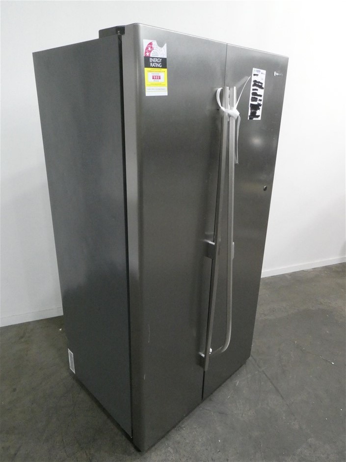Westinghouse WSE6100SF 610L Side By Side Fridge Auction (00082180533