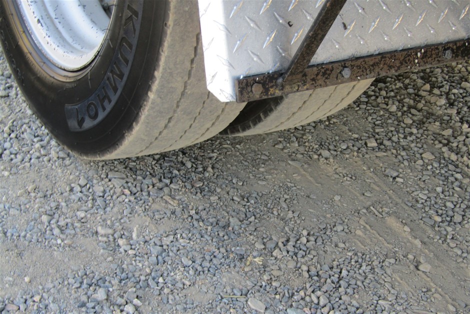 Elephant in the Room Buttery Chardonnay (6x 750mL).