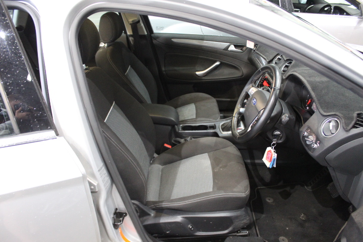 Veuve D'Argent Cuvee Prestige Blanc de Blancs Brut NV (6x 750mL)