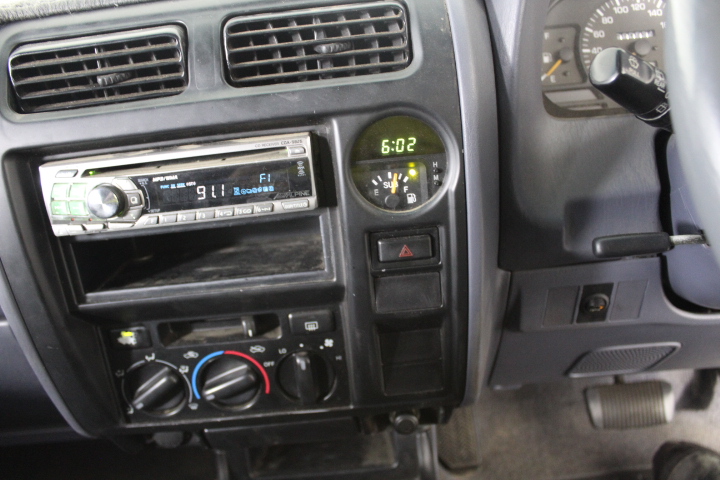 9K WHITE GOLD 0.15ct F VS LAB DIAMOND OVAL OFFSET RING