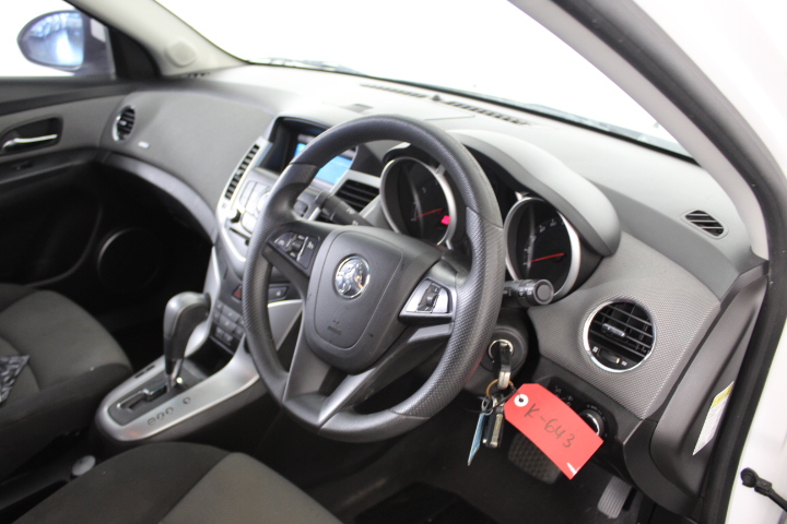 9K YELLOW GOLD 0.33ct F VS TRIO LAB DIAMOND RING