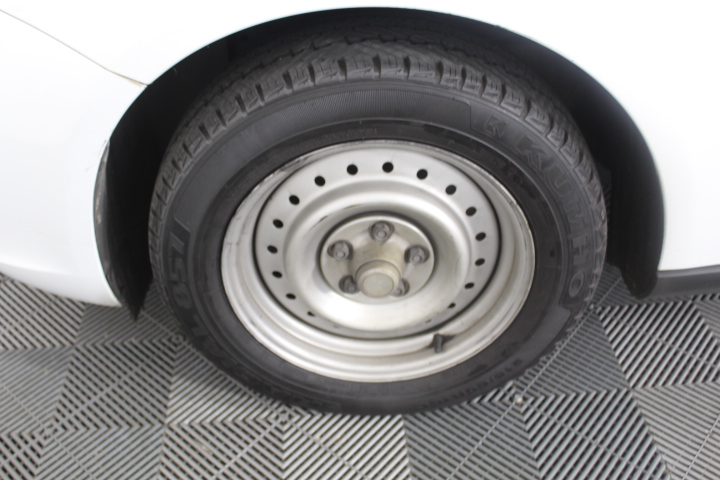 9K YELLOW GOLD 0.50ct F VS LAB DIAMOND CLAW SET BAND