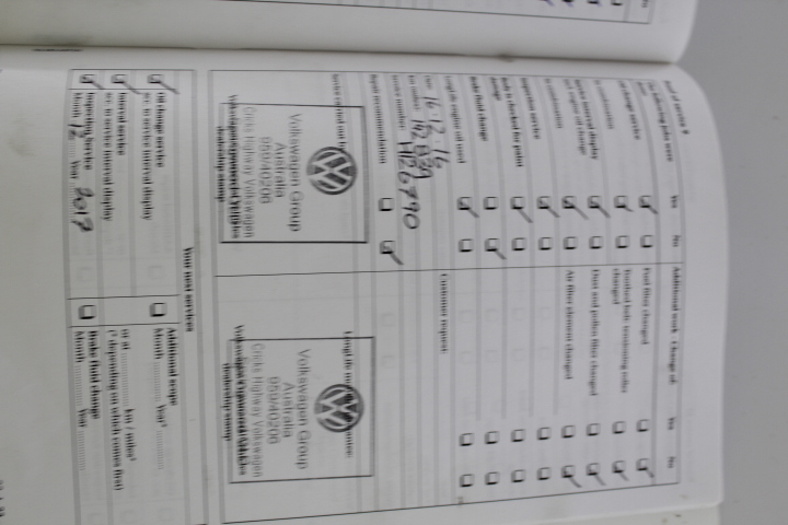 RØDE PodMic Broadcast-Quality Dynamic Microphone with Integrated Swing Moun