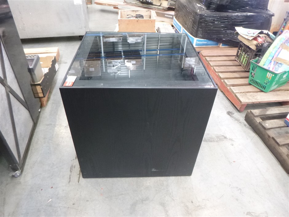 BRIGGS Women's Linen Short, Size M, Navy.  Buyers Note - Discount Freight R