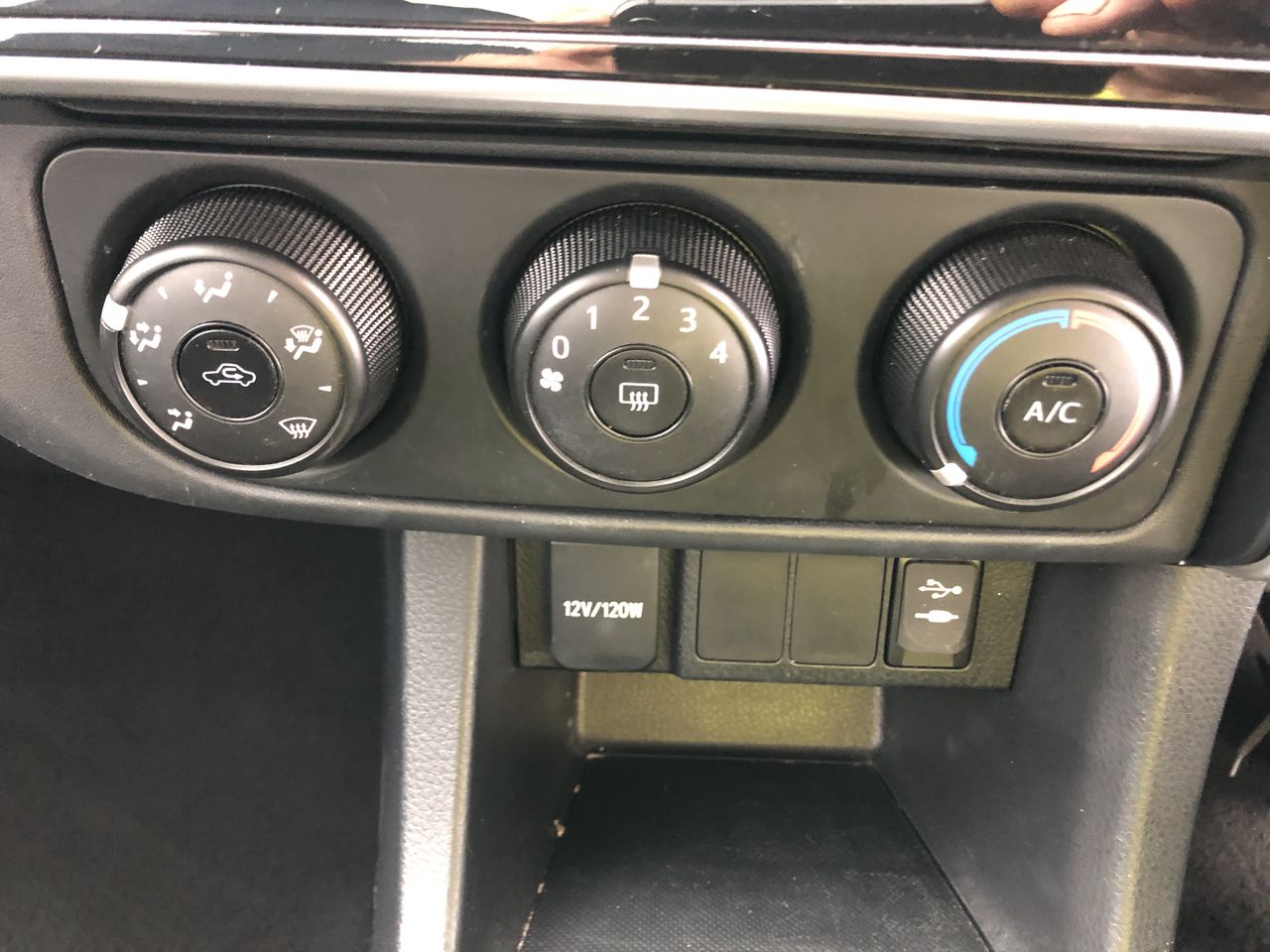 8.44ct Natural White Opal