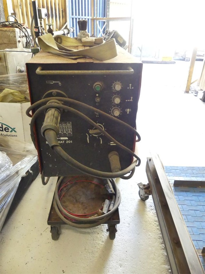 AMAZON BASICS 2-Door Collapsible Soft-Sided Dog Travel Crate, Small (45.72