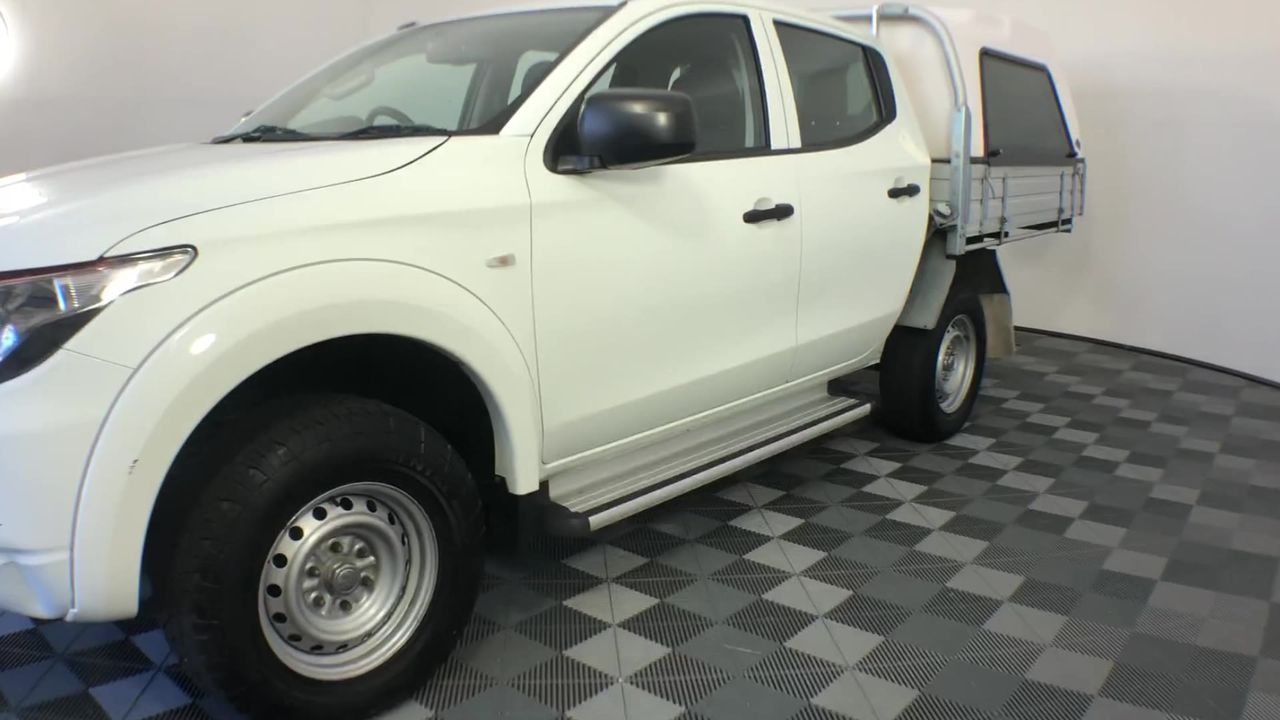 SUTTON PLACE Cooling Throw, Reversible, 60" x 70", Natural. NB: Shop soiled