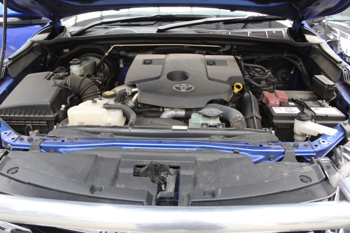 COLEMAN Elite WeatherMaster 6 person Camping Tent with LED Lights and Scree