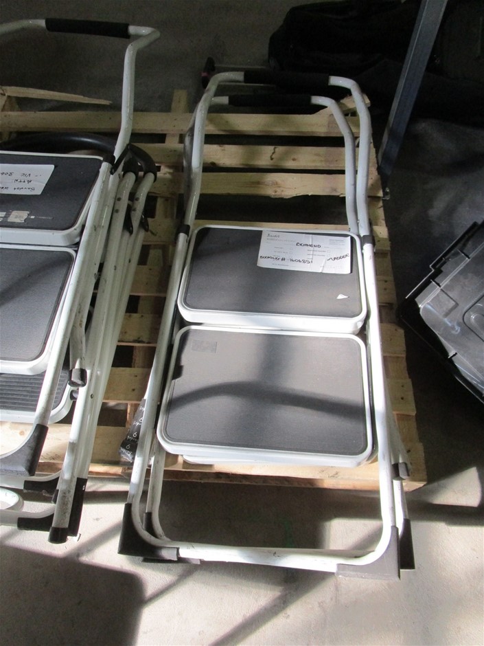 MAXI-COSI Deluxe Baby Car Seat Mirror. NB: Slightly damaged box.