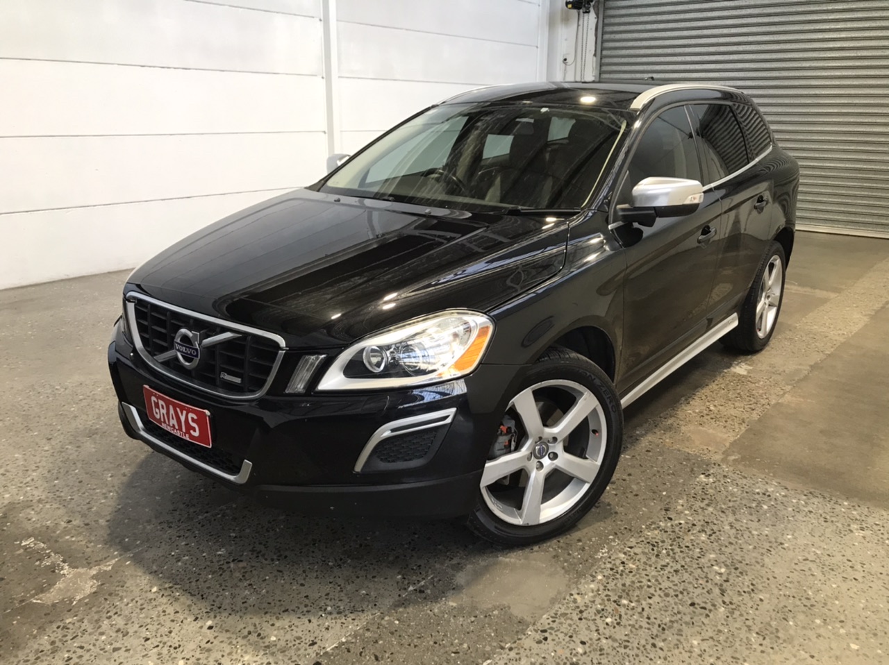 3 x Assorted Laptops And Displays. 2 x ASUS Vivobook D509DA-EJ097T Laptop (