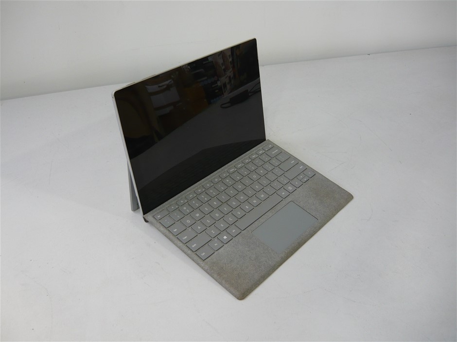 Duchesse De Paris Brut Blanc De Blancs NV (6x 750mL), France.