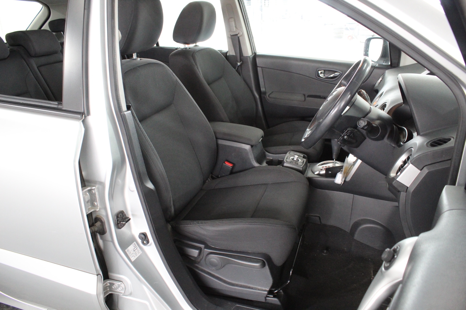 1966 AUSTRALIA FIRST & LAST QUEEN ELIZABETH SILVER ROUND FIFTY CENTS