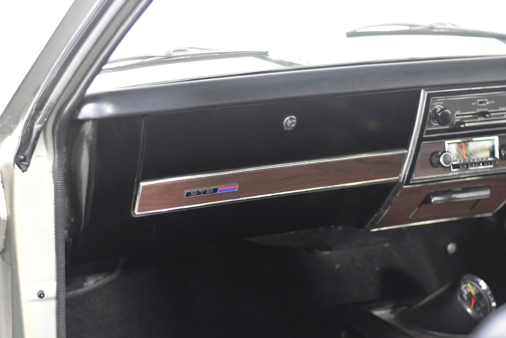 Wolf Blass Red Label Pinot Grigio (6x 750mL).