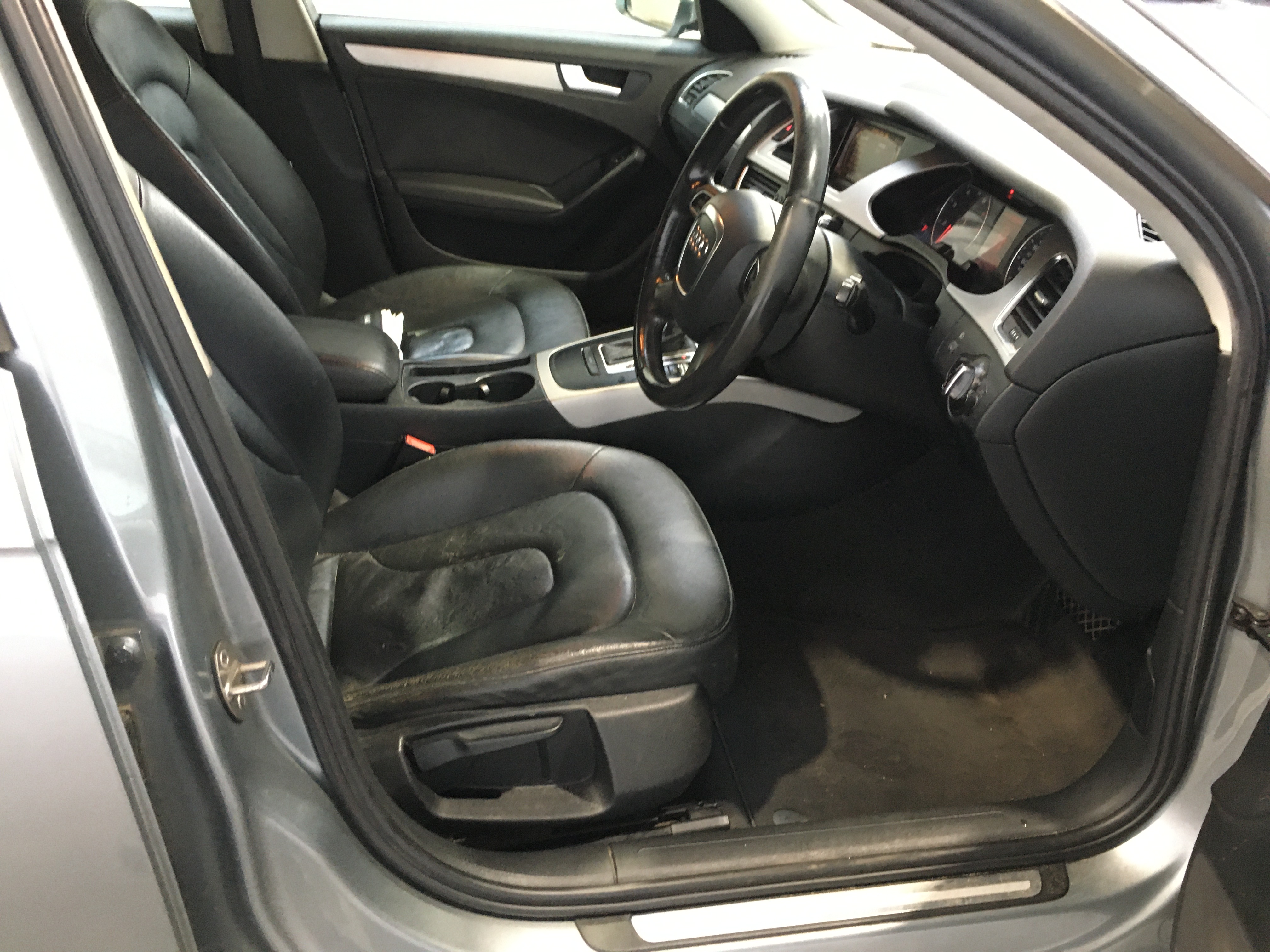 PHILIPS 1200 Series Fully Automatic Coffee Machine EP1224/00. NB: Minor use