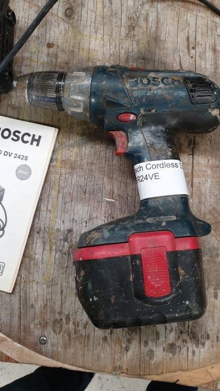 BOSCH 18V Charger & 2.5Ah Lithium-Ion Battery Starter Set. NB: Minor use &