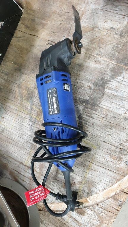 VOREL 395mm Pipe Wrench with PVC Holder.