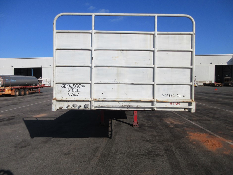 Vintage Sanyo Portable AM/FM Transistor Radio