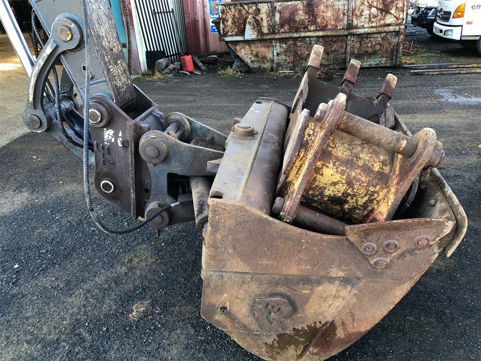 4 Carat round 4 white diamond each CVD Uncertified