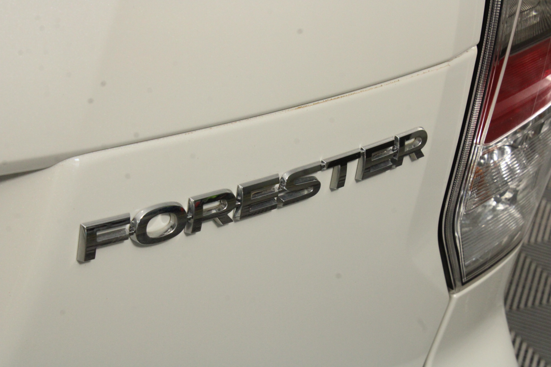 Kensington M01261 Charge and Sync Cabinet Universal Tablets