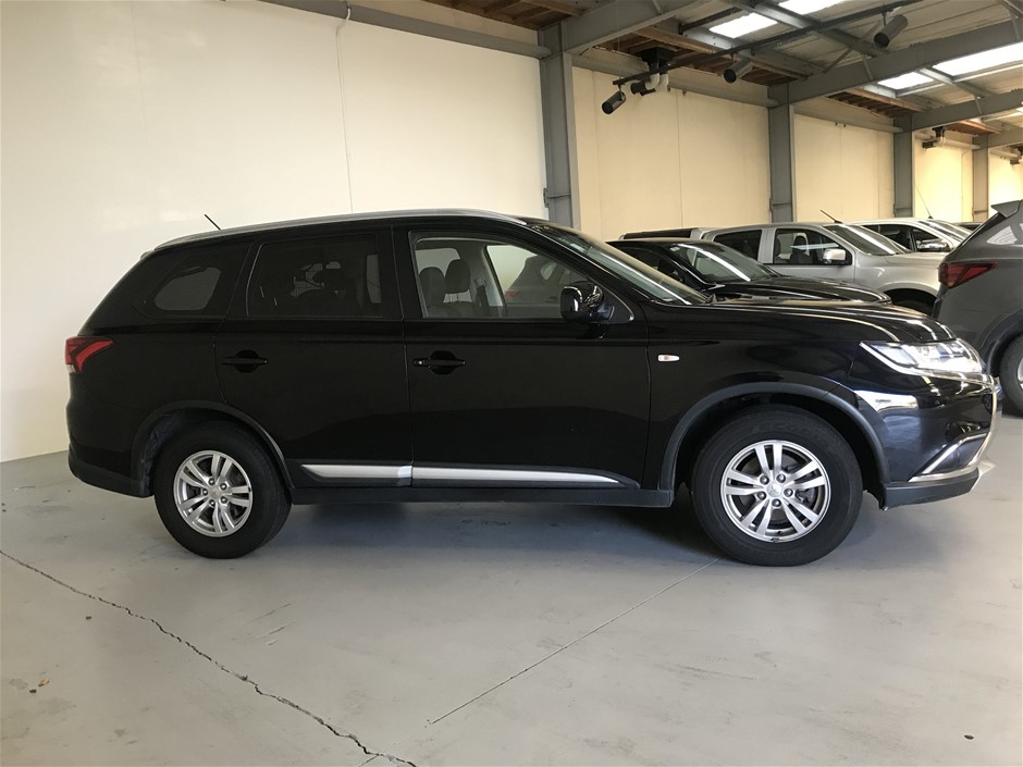 18K Gold-Filled Cuban Chain Bracelet with Simulated Diamonds - 17.8cm