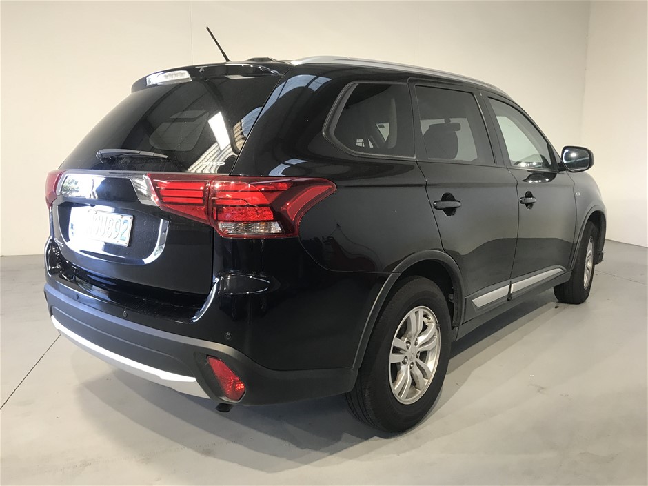 18K Gold-Filled Cuban Bracelet with Simulated Diamond Clasp - 19cm