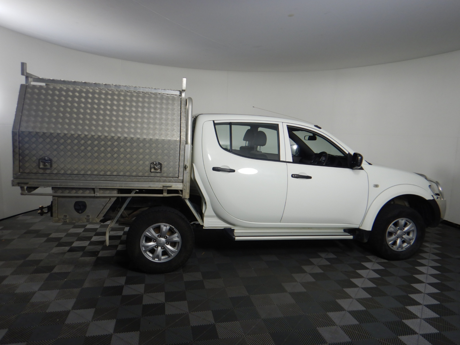 18K White Gold-Filled Cuban Style Link Ring w/ Simulated Diamonds - Size 8