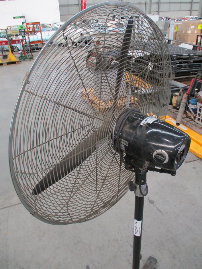 Duchesse De Paris Rosé Brut NV (6x 750mL), France.