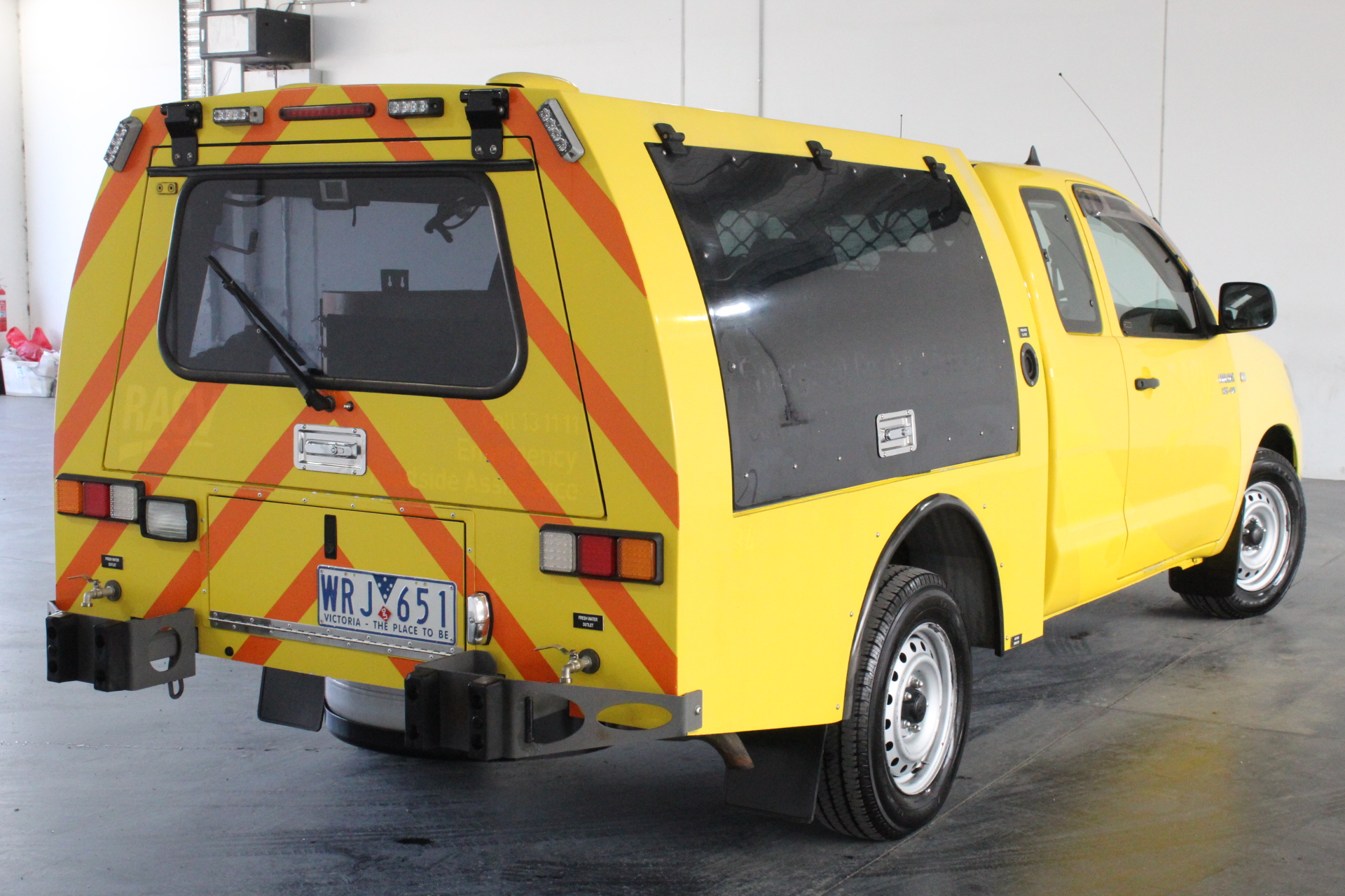 7-8mm White Pearls & Gold Plated Rhinestone Stretch Bracelet.