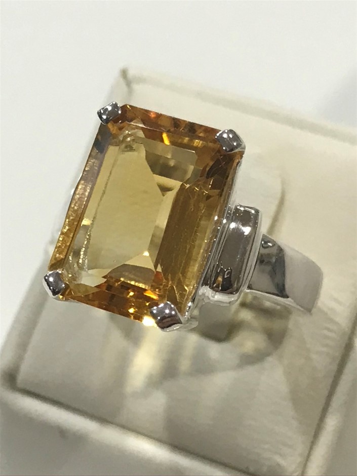 0.32 Ct Oval Yellow Sapphire Gemstone