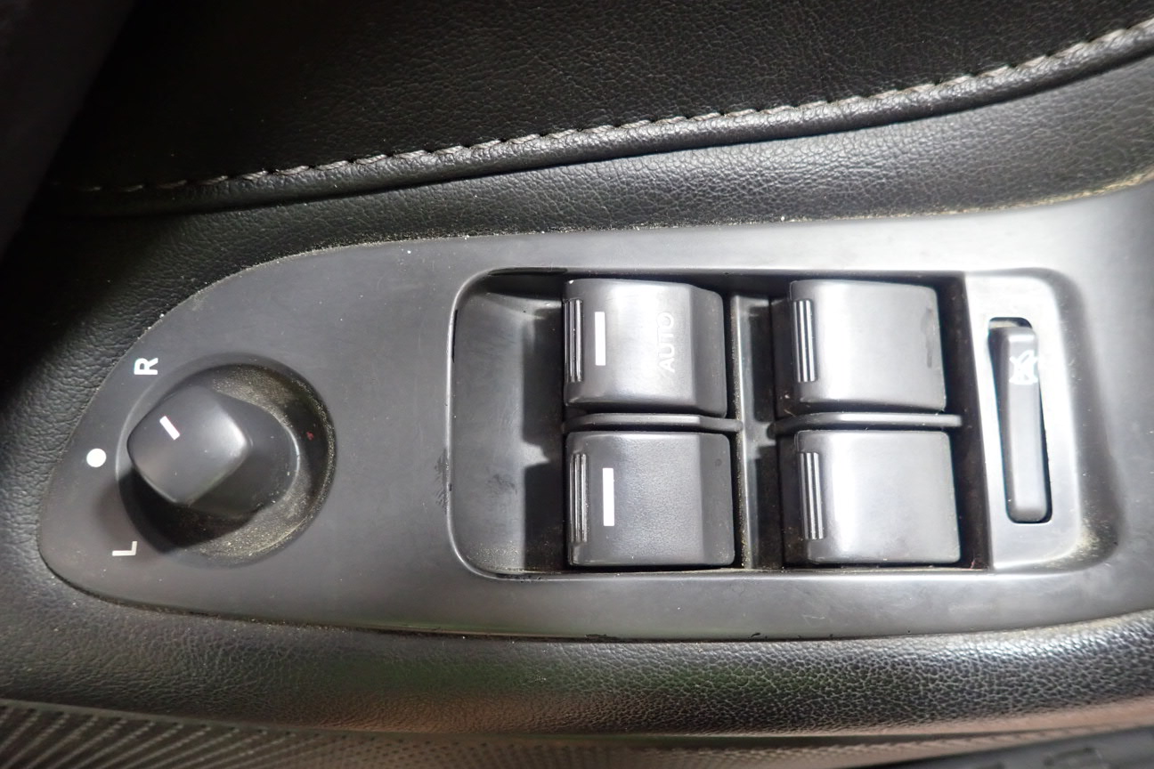 7-8mm White Pearl & White Baroque Pearl Glam Pendant.