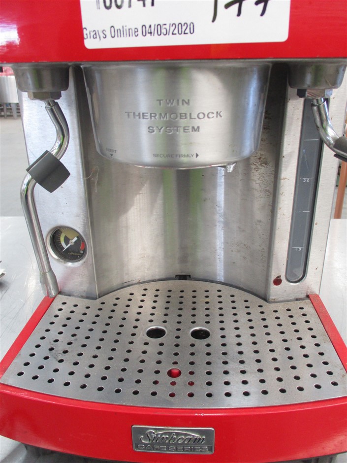 8mm 'Malaysia' Jade Quartz, Baroque Pearl Pendant Charm Necklace.