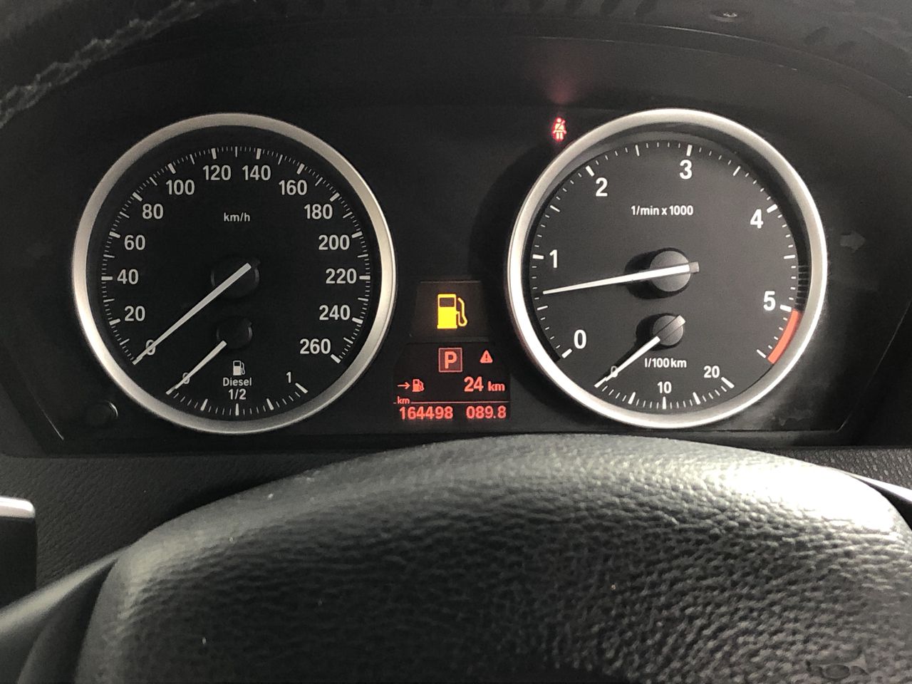 Paws & Claws Collapsible Pet Carrier, 46 x 37 x 42 cm Size. NB: Has some sc